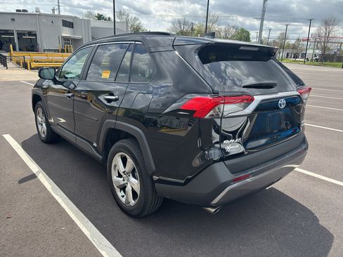 Used 2020 Toyota RAV4 Limited image 4