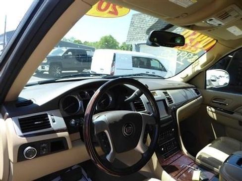 Used 2013 Cadillac Escalade Luxury AWD/4WD image 20