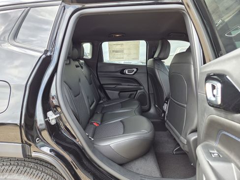 New 2026 Jeep Compass Latitude image 17