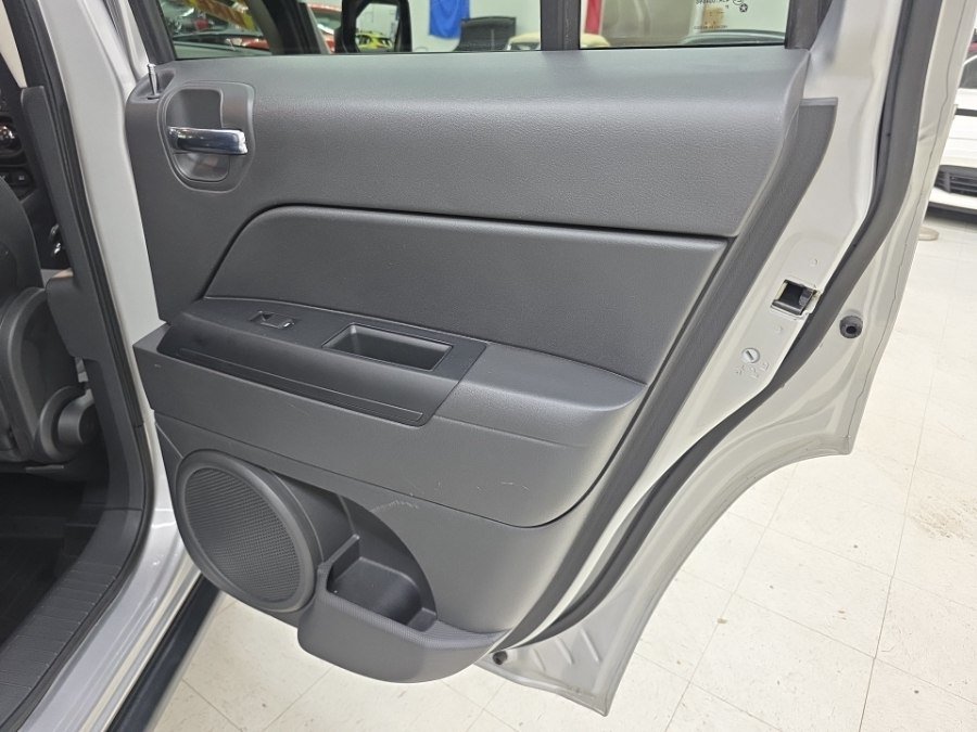 Used 2011 Jeep Patriot Latitude AWD/4WD image 14