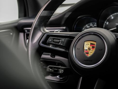 Used 2023 Porsche Macan AWD/4WD image 22