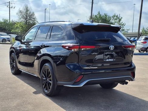 Used 2024 Toyota Highlander XSE image 2