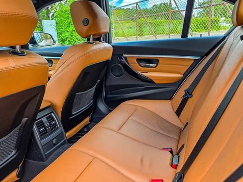 Used 2018 BMW 330i Sedan w/ Premium Package RWD image 17