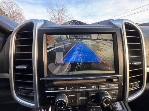 Used 2016 Porsche Cayenne S image 12