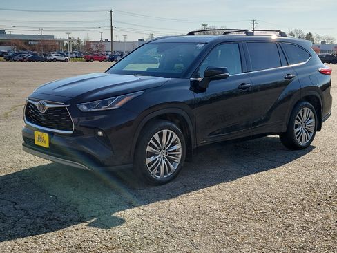 Used 2023 Toyota Highlander Platinum AWD/4WD image 1
