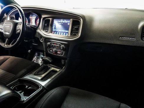 Used 2022 Dodge Charger R/T w/ Blacktop Package RWD image 9