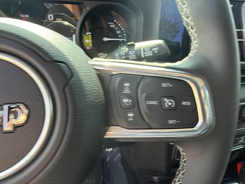 Used 2025 Jeep Wrangler Sahara image 28