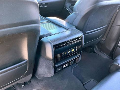 Used 2024 Jeep Wagoneer L Series II image 10