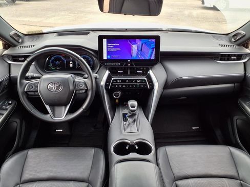 Certified 2024 Toyota Venza Limited image 11