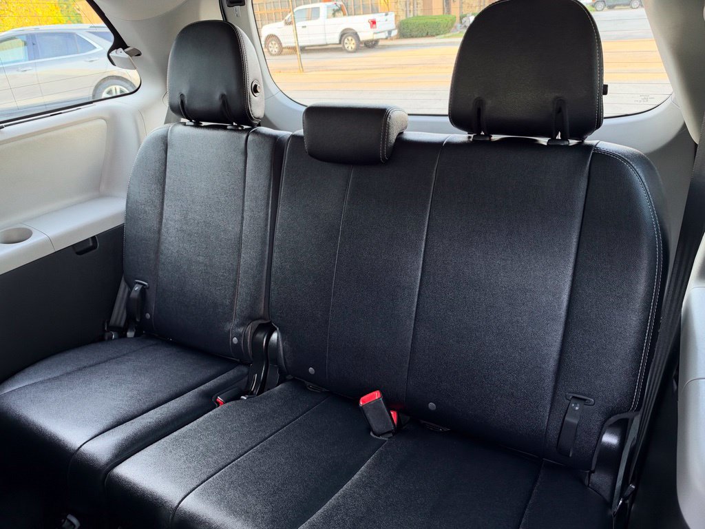 Used 2017 Toyota Sienna SE Premium w/ Outdoor Package FWD image 17