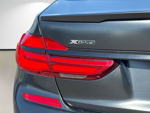Used 2018 BMW M760i xDrive image 10