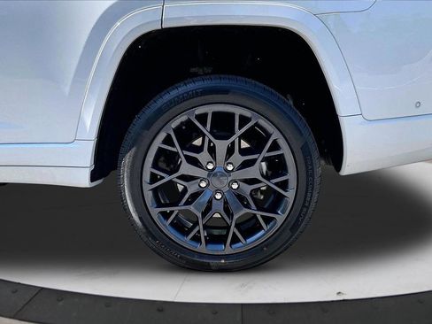 Used 2023 Jeep Grand Cherokee L Summit AWD/4WD image 37