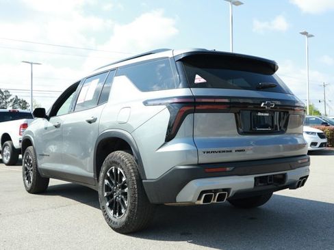 Used 2024 Chevrolet Traverse Z71 image 8