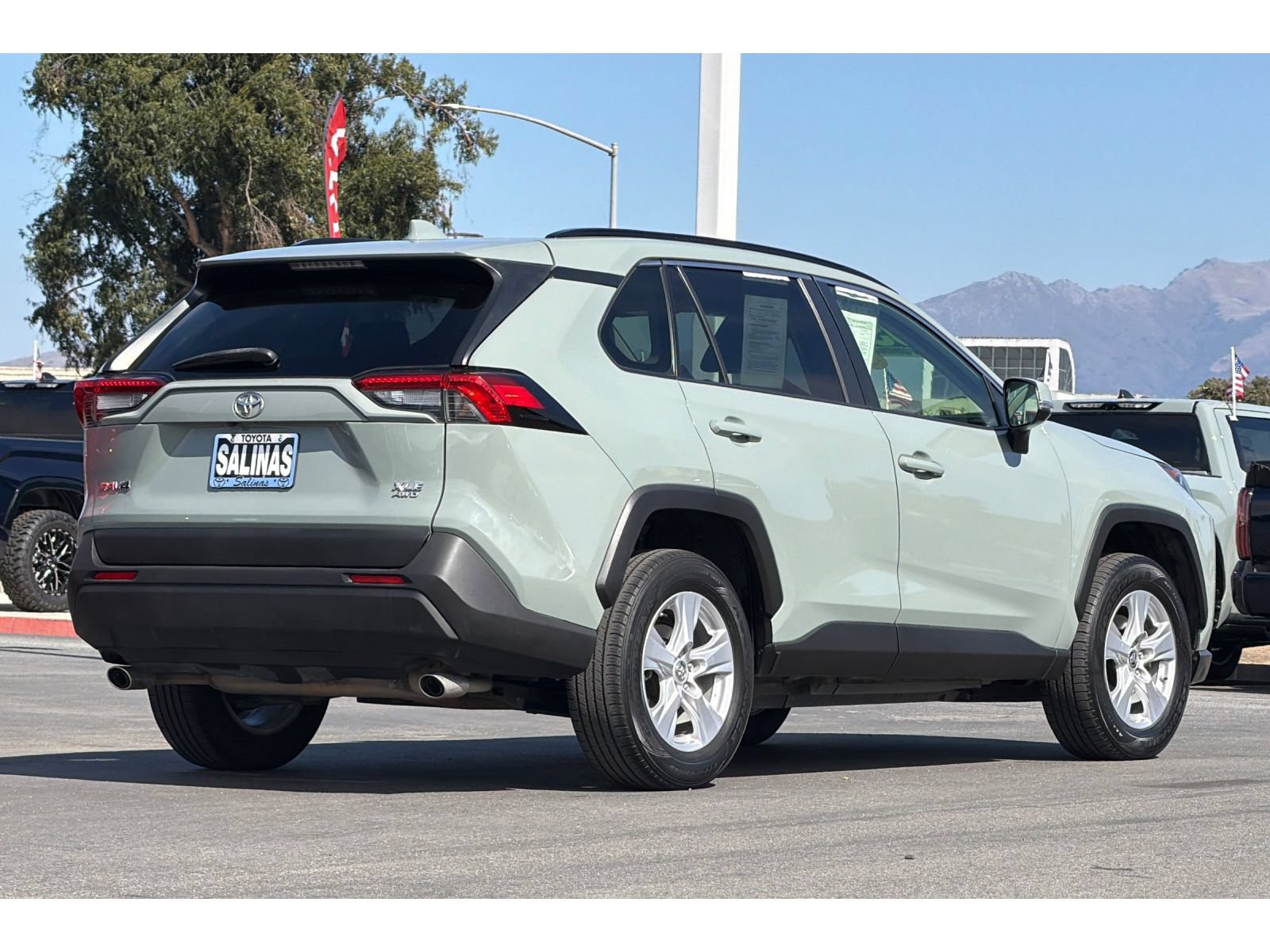 Used 2019 Toyota RAV4 XLE w/ Convenience Package AWD/4WD image 4