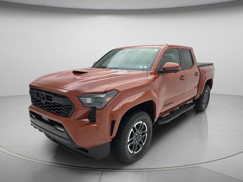 Used 2025 Toyota Tacoma TRD Sport w/ TRD Sport Premium Package AWD/4WD image 3