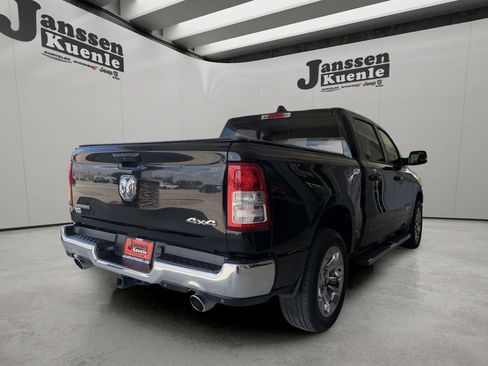 Used 2021 RAM 1500 4x4 Crew Cab image 3