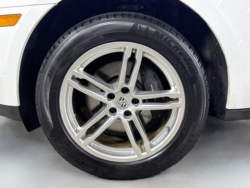 Certified 2020 Porsche Macan AWD/4WD image 30