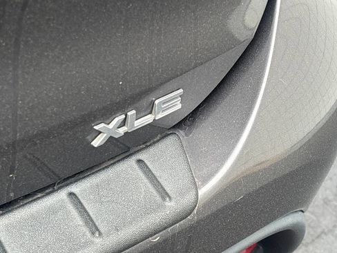 Used 2022 Toyota Highlander XLE FWD image 38