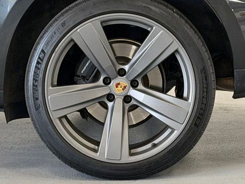 Used 2023 Porsche Macan Turbo AWD/4WD image 8