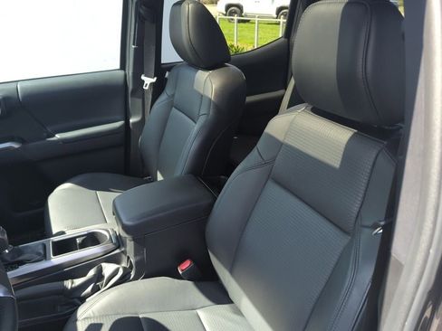 Used 2023 Toyota Tacoma Limited w/ Black Out Package (TMS) image 7