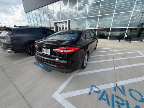 Used 2020 Ford Fusion SE FWD image 6