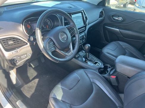 Used 2019 Jeep Cherokee Limited image 10