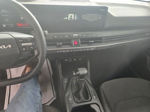 Used 2025 Kia K4 FWD image 2