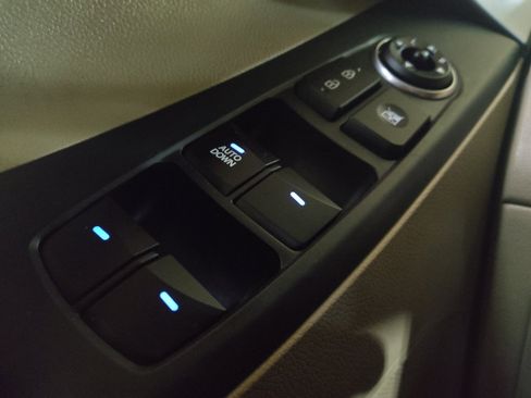 Used 2016 Hyundai Elantra SE FWD image 27