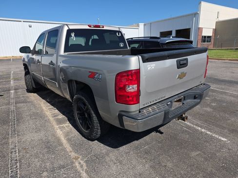 Used 2007 Chevrolet Silverado 1500 LT w/ 1LT Convenience Package AWD/4WD image 2