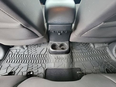 Used 2015 Jeep Wrangler Unlimited Sahara w/ Connectivity Group image 23