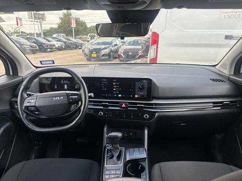 Used 2026 Kia Sportage LX FWD image 32