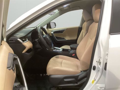 Used 2025 Toyota RAV4 LE AWD/4WD image 10