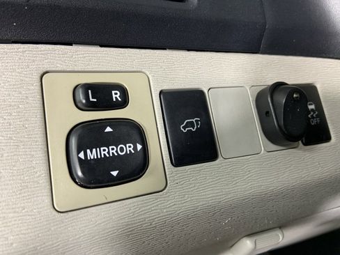 Used 2011 Toyota Venza AWD w/ Premium Pkg #2 image 32