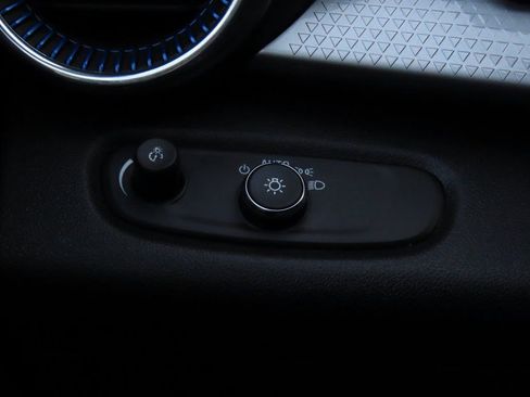 Used 2025 Chevrolet Trax LT w/ LT Convenience Package image 34