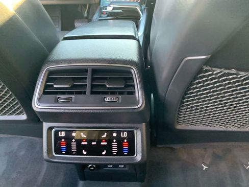 Used 2021 Audi e-tron Prestige w/ Prestige Package image 30