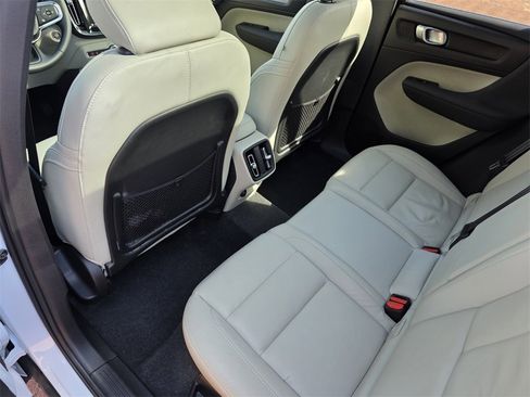 Used 2024 Volvo XC40 B5 Plus image 15
