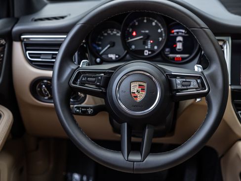 Certified 2026 Porsche Macan AWD/4WD image 14