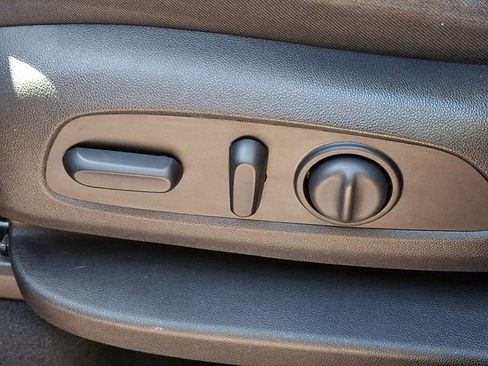 Used 2018 Chevrolet Traverse LT FWD image 26