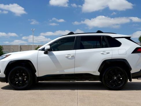 Used 2024 Toyota RAV4 SE w/ Convenience Package AWD/4WD image 4
