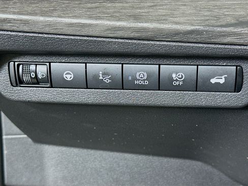 Used 2023 Nissan Ariya FWD image 17