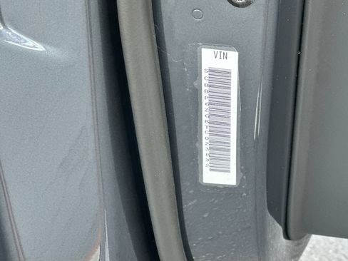 New 2026 Bentley Flying Spur Azure image 31