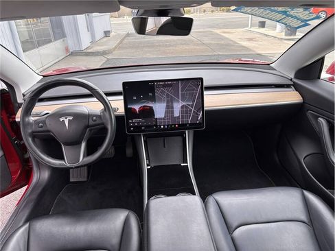 Used 2018 Tesla Model 3 Long Range RWD image 10