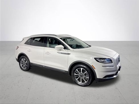 Used 2022 Lincoln Nautilus FWD w/ Premium Package image 4