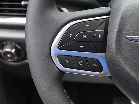 Used 2022 Chrysler Pacifica Pinnacle FWD image 28