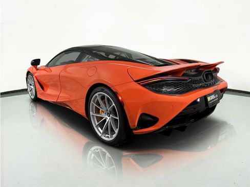 Used 2024 McLaren 750S image 6