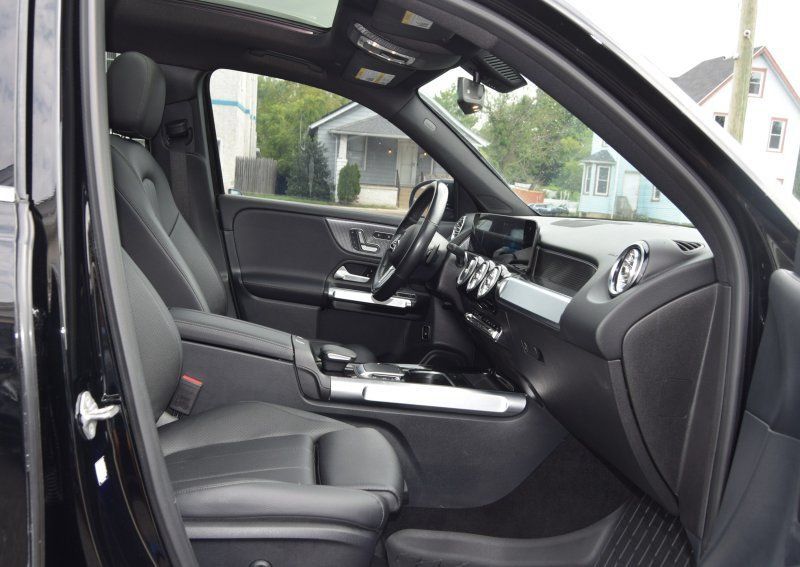 Used 2021 Mercedes-Benz GLB 250 4MATIC w/ Premium Package image 20