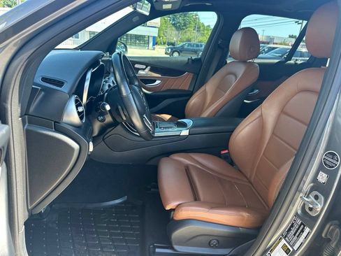 Used 2021 Mercedes-Benz GLC 300 4MATIC image 11