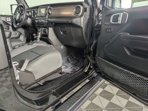 Certified 2018 Jeep Wrangler Sport image 35