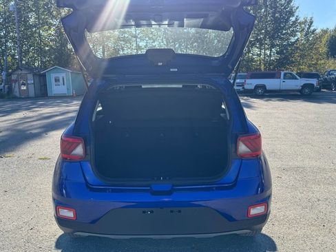 Used 2023 Hyundai Venue SEL image 16
