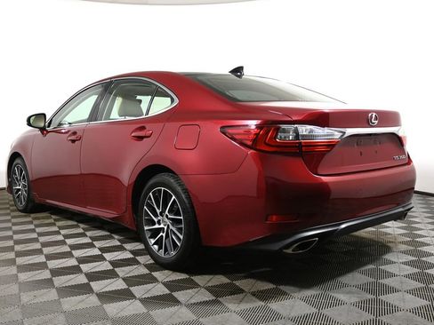 Used 2017 Lexus ES 350 w/ Luxury Package image 5